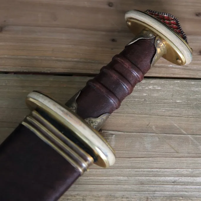 Deepeeka Sutton Hoo Zwaard Met Emaille 6 Deepeeka Sutton Hoo Zwaard Met Emaille - Afbeelding 6