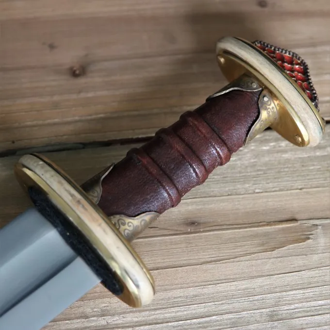 Deepeeka Sutton Hoo Zwaard Met Emaille 1 Deepeeka Sutton Hoo Zwaard Met Emaille